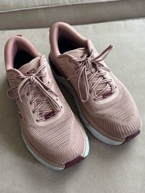 Hoka Bondi 7 women’s walking / run shoes sneakers trainers pink 9.5